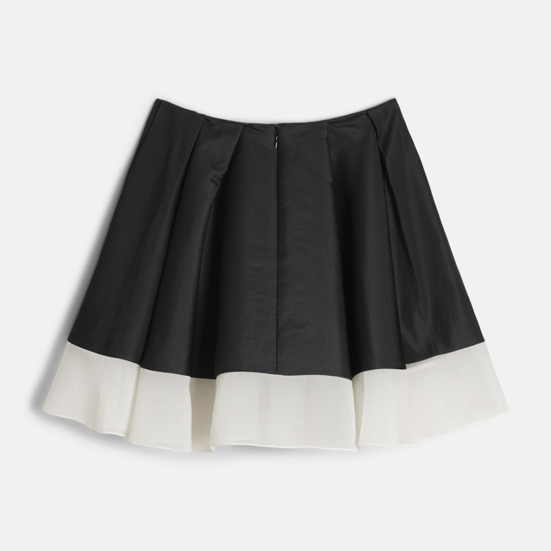 Super Flea Market+Viktor and Rolf+Monochrome skirt+Toni Garrn